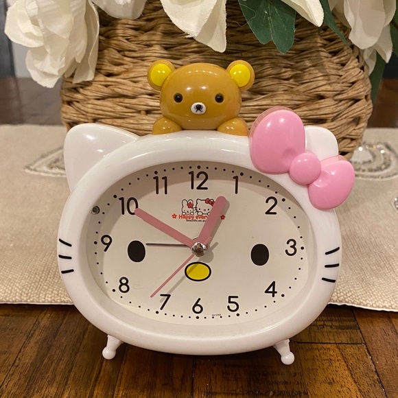 Hello Kitty Clock with Pink Bow and Bear - Picture 5 of 9